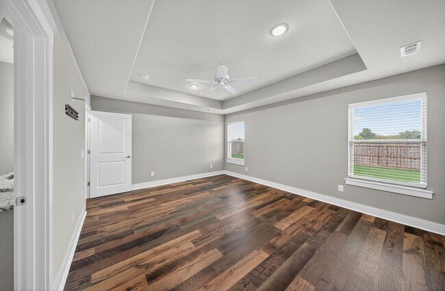 Building Photo - Great House in Quiet Neighborhood Ready to...