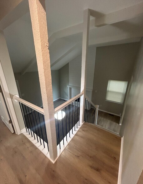 Building Photo - 1411 La Chateau Dr