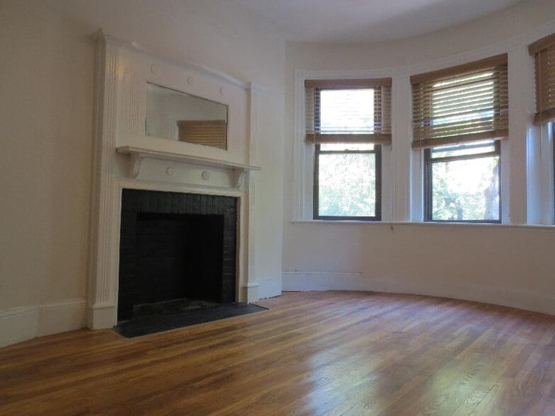 Building Photo - 54 Saint Germain St