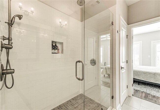 Building Photo - 4321 Parkside Pl