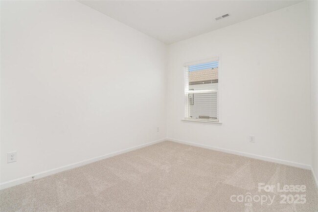 Building Photo - 5015 Westmead Ln