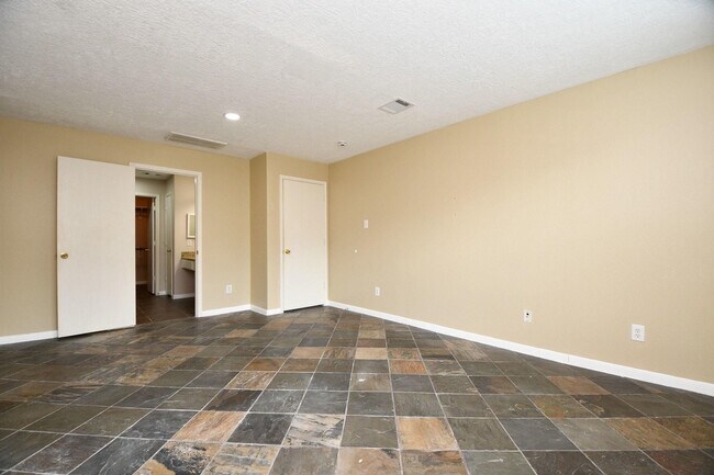 Building Photo - 5418 Cinnamon Lake Dr