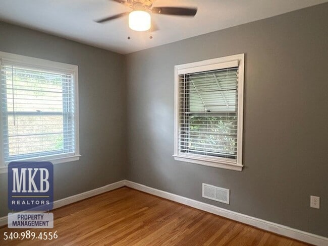 Building Photo - 2-Possibly 3 Bedroom completly remodeled h...