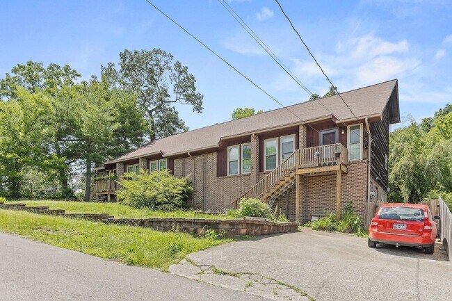 Primary Photo - 817 Poindexter Ave