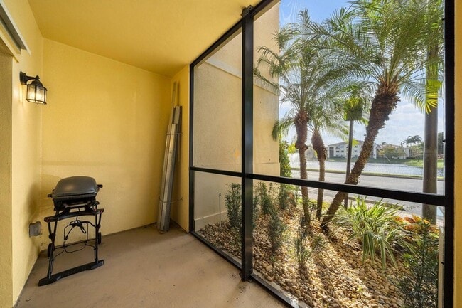 Building Photo - 3019 Alcazar Pl