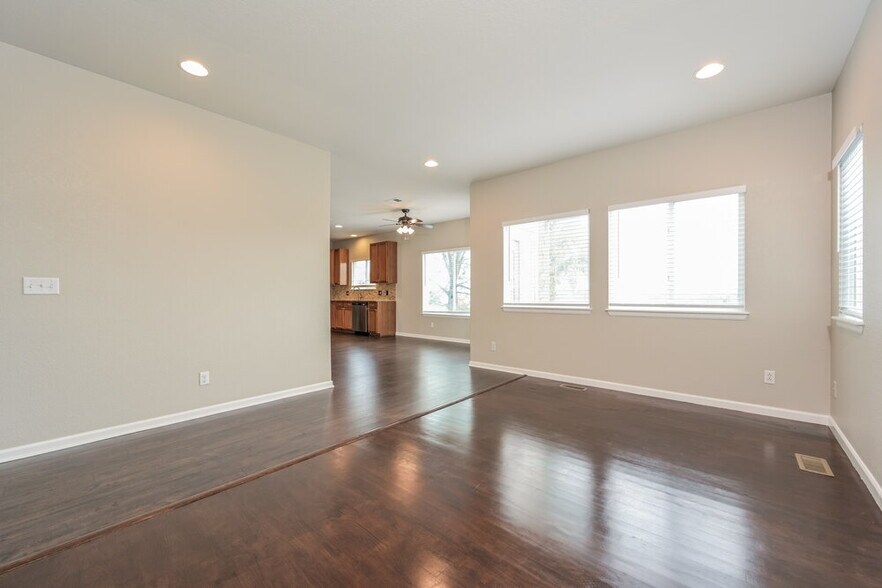 Building Photo - 3537 E 141st Pl