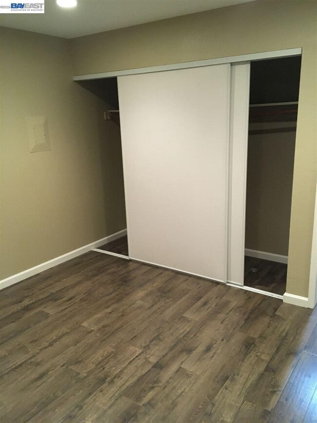 Building Photo - 1581 Mendenhall Dr