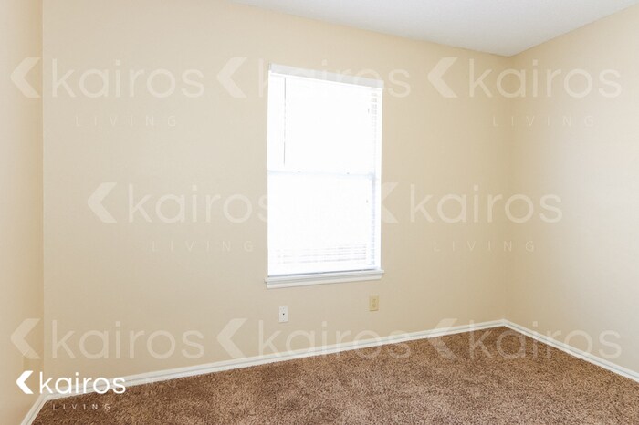 Building Photo - 631 Hunters Way