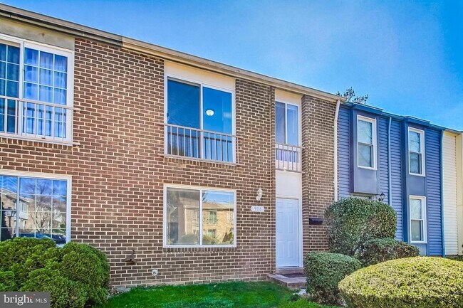 Building Photo - 906 West Side Dr