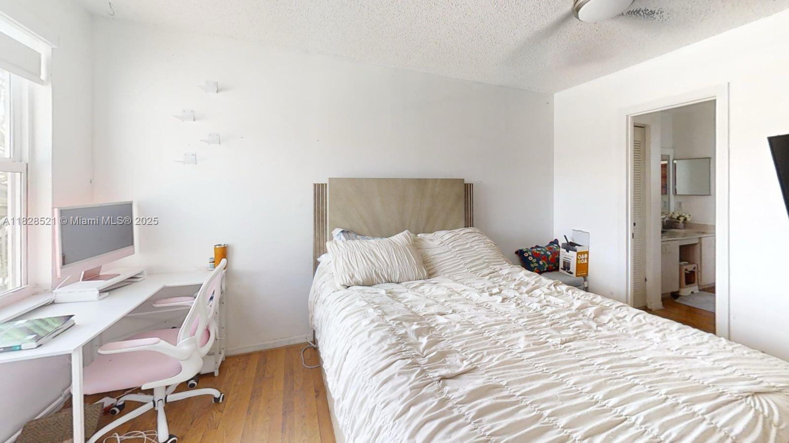 Building Photo - 8422 SW 44th Pl