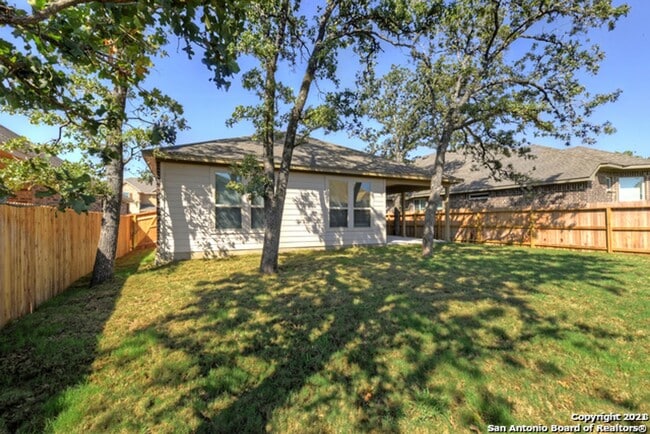 Building Photo - 3 Bed 2.5 Bath
