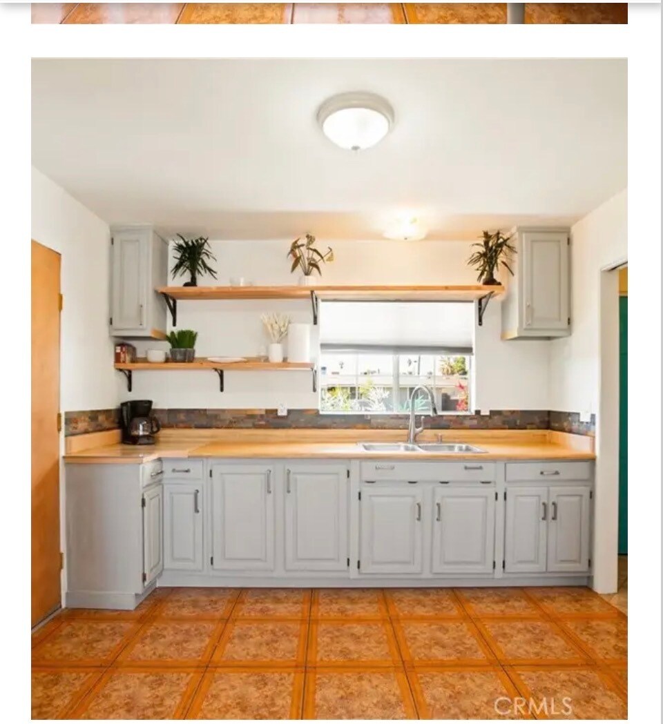 Building Photo - 979 N Gardena Ave