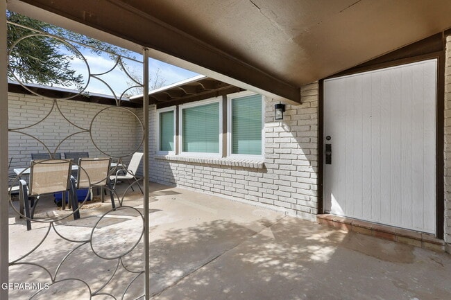 Building Photo - 4871 Los Reales Dr