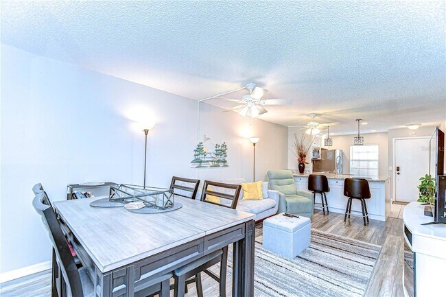 Building Photo - 13870 Oakwood Ln