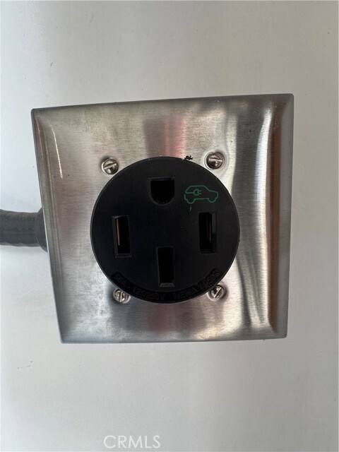 Building Photo - 2212 Linda Flora Dr