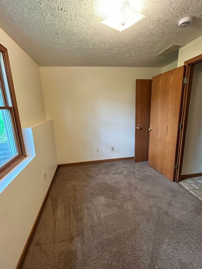 Building Photo - Three bedroom duplex