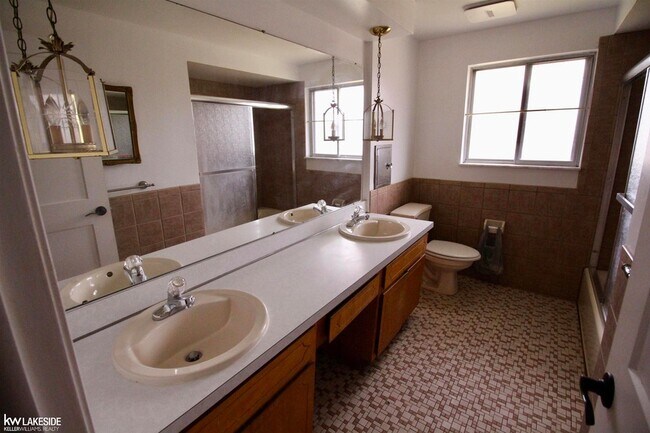 Building Photo - 18672 Beatrice St