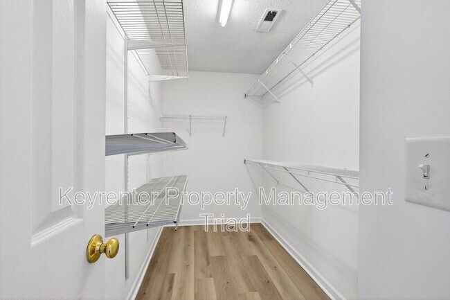 Building Photo - 2703 Stafford St