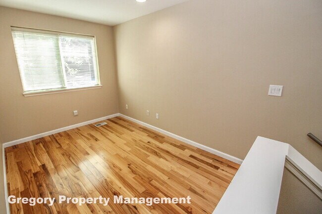 Building Photo - 11342 NE 67th St