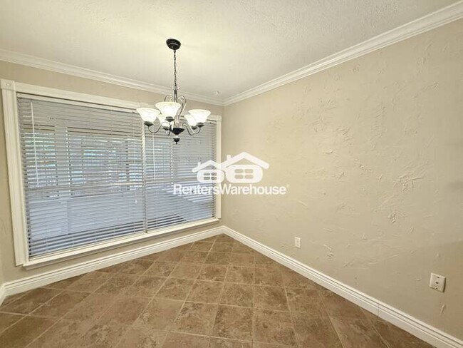 Building Photo - Beautiful home in well established neighbo...