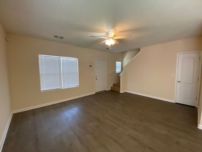 Building Photo - LEASING FOR AUGUST 2026! FENCED IN YARD!!