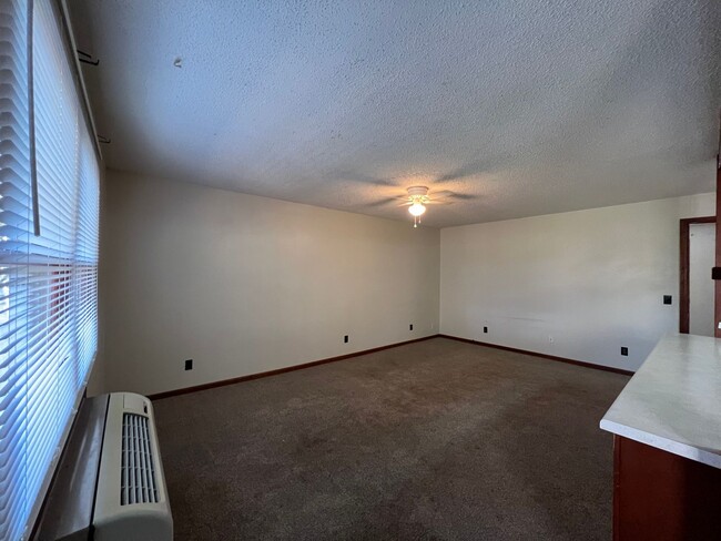 Building Photo - 1BR in Hollister - Coming soon