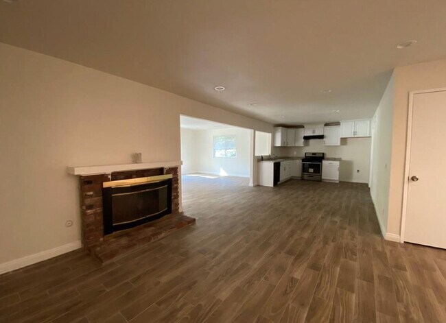 Building Photo - 18648 Klum Pl