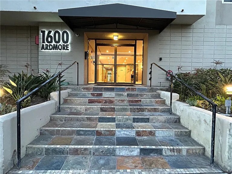 Building Photo - 1600 Ardmore Ave