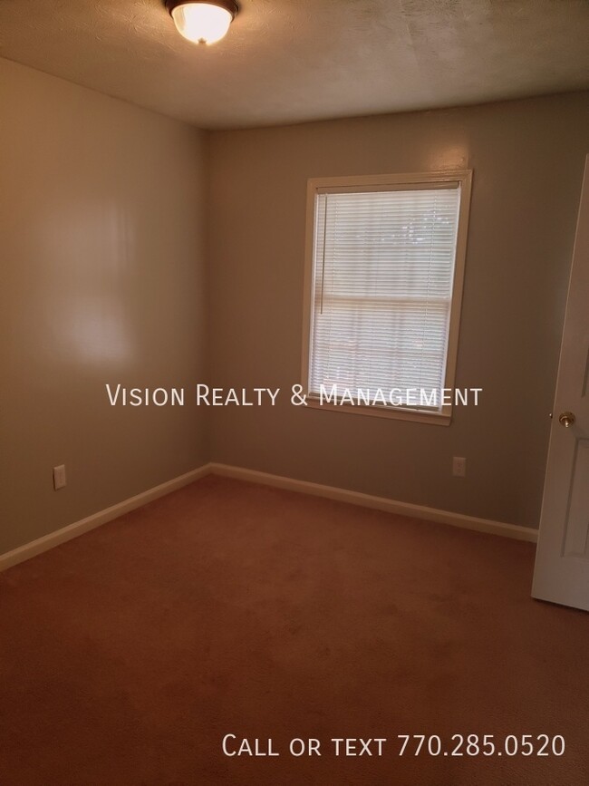 Building Photo - 2BR/1.5BA  Townhome Lithonia