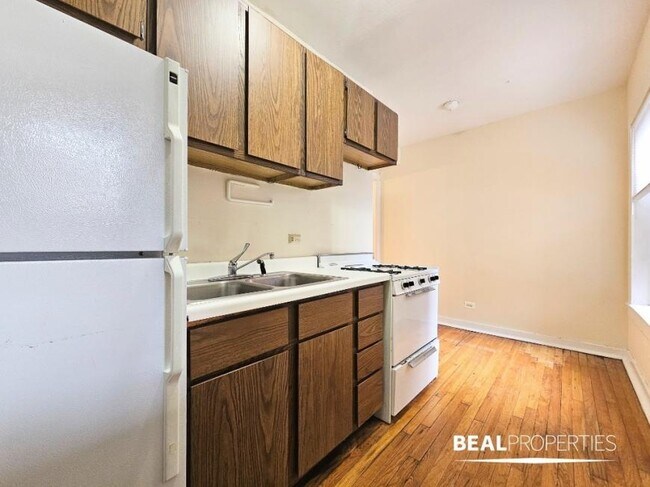 Building Photo - 1 bedroom in CHICAGO IL 60657