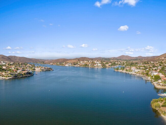 Building Photo - CANYON LAKE 3 BED 2 BATH ON GOLF COURSE