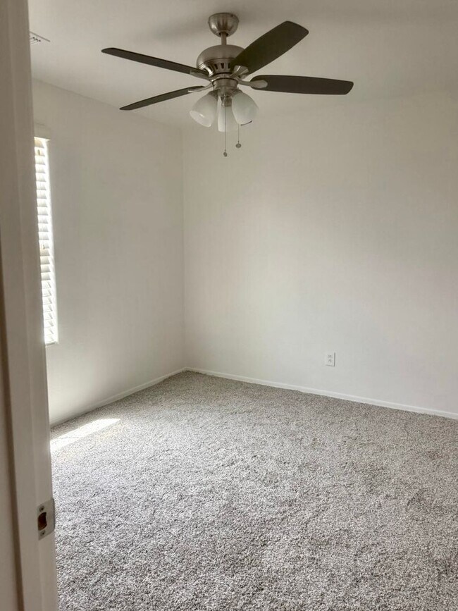 Building Photo - Exquisite 4 bd/2.5 bath home in Albany Village