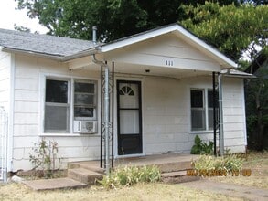Building Photo - Very nice two-bedroom home located in the ...