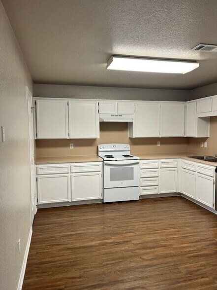 Building Photo - 2103 Agate Dr