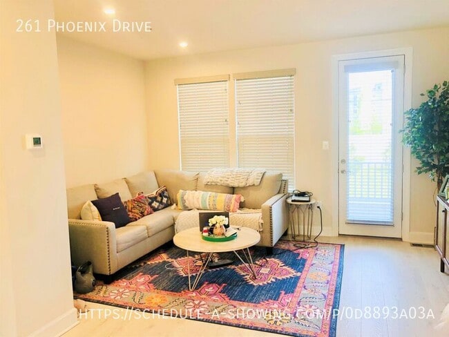 Building Photo - 261 Phoenix Dr