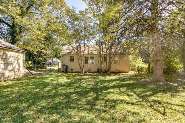 Building Photo - 695 Berry Rd