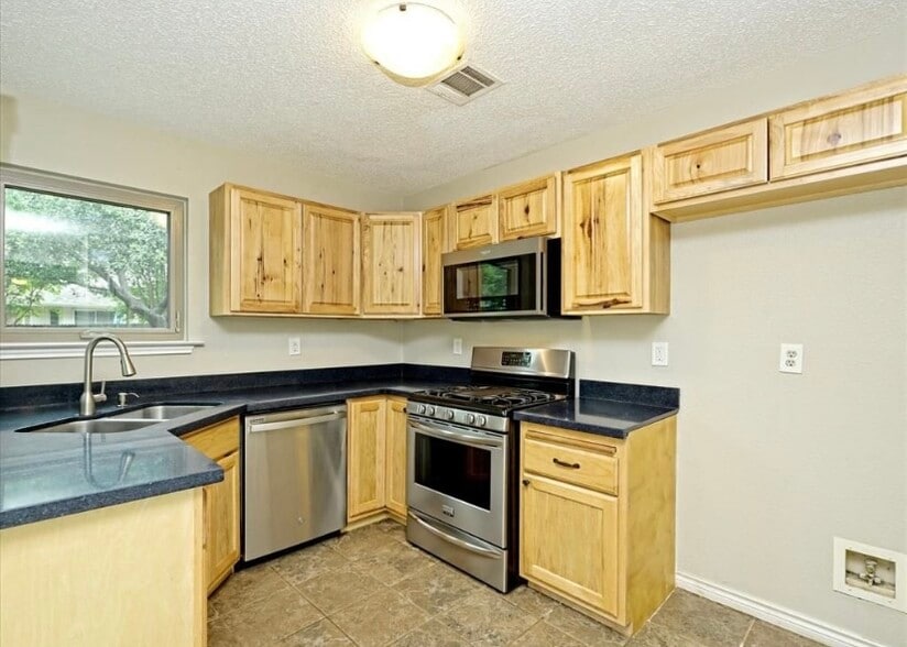Building Photo - 12917 Meehan Dr