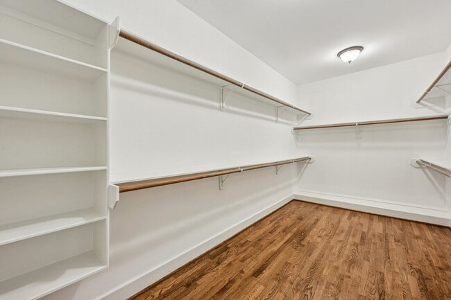 Building Photo - 1537 Alexander St