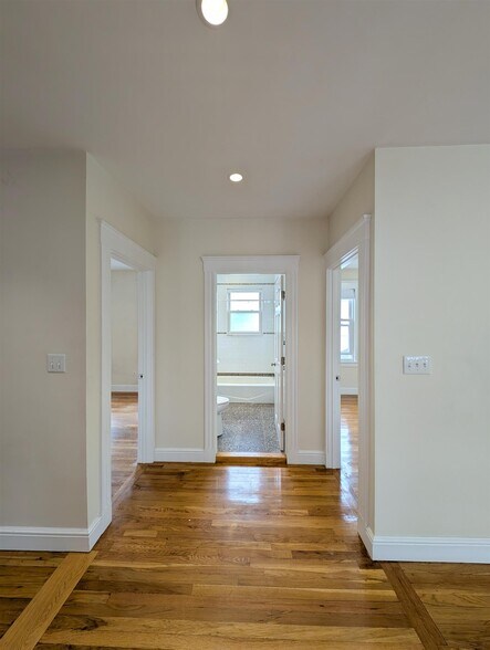 Building Photo - 9 Bonner Ave