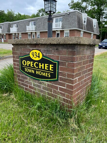 Building Photo - 934 N Main St