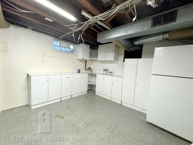 Building Photo - Beautiful home in Clintonville