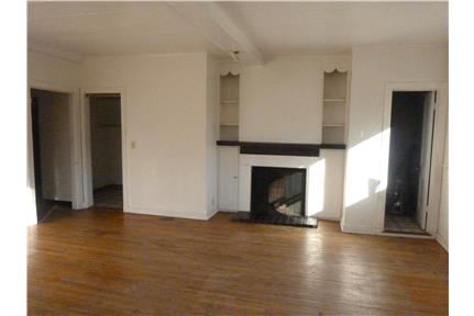 Building Photo - 2271 S Riverside Dr