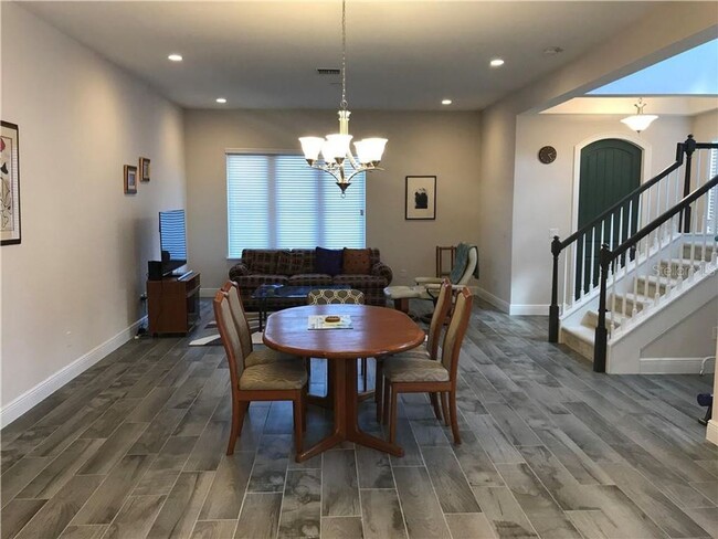 Building Photo - 8896 Bismarck Palm Dr