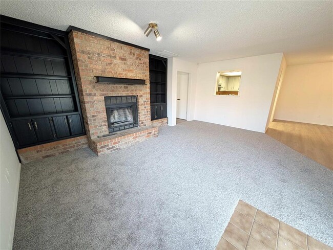 Building Photo - 9030 Roxbury Terrace