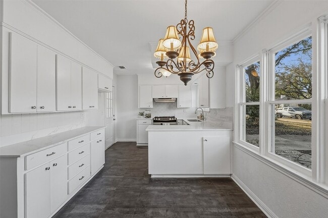 Building Photo - 6417 Darwood Ave