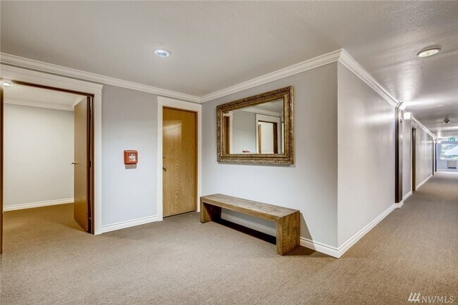 Building Photo - 700 N 160th St