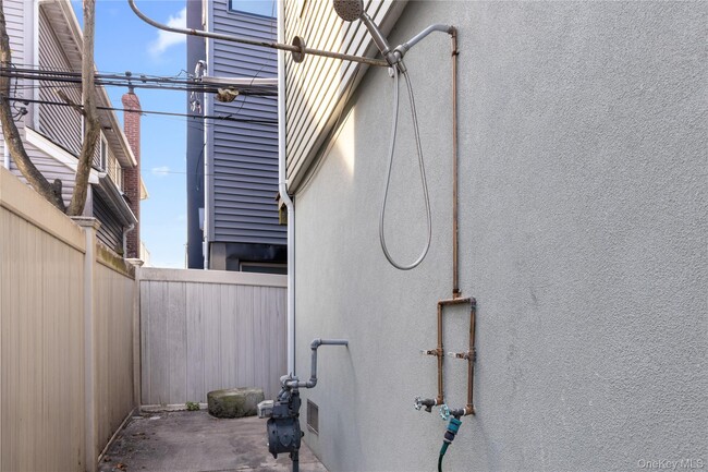 Building Photo - 75 Wisconsin St