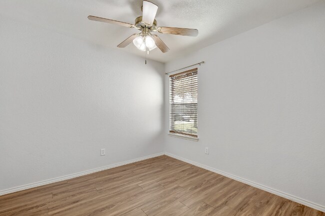 Building Photo - 230 Beech Dr