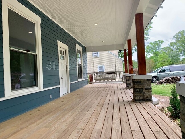 Building Photo - 617 Howell St