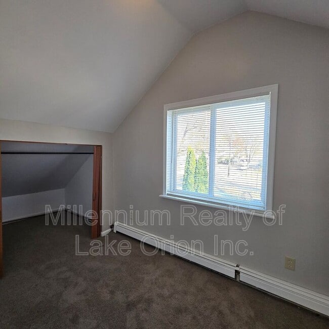 Building Photo - 644 E Meyers Ave